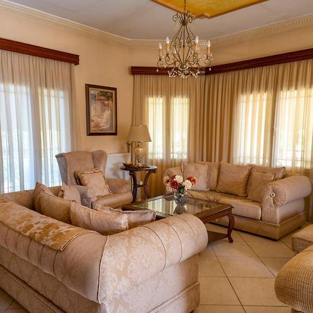 Sevi'S Luxury Guesthouse Villa อิโออันนินา ภายนอก รูปภาพ